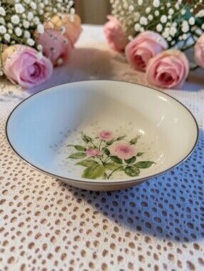Vtg 1986 Vegetable Bowl RSO1 Royal Sovereign USA Pink Roses Baby's Breath